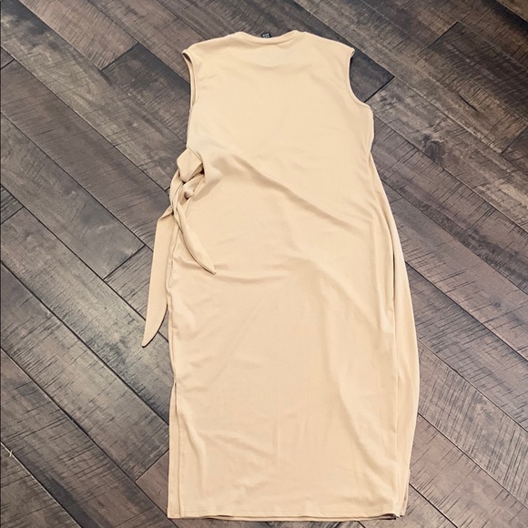Cream Sleeveless Midi Sheath Dress - Picture 3 of 3